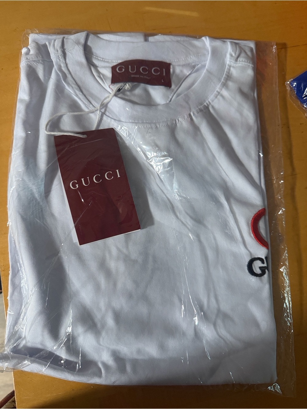 Gucci White Crewneck Tee with Red Logo and Striped Sleeve Trim - Picture 4 of 5
